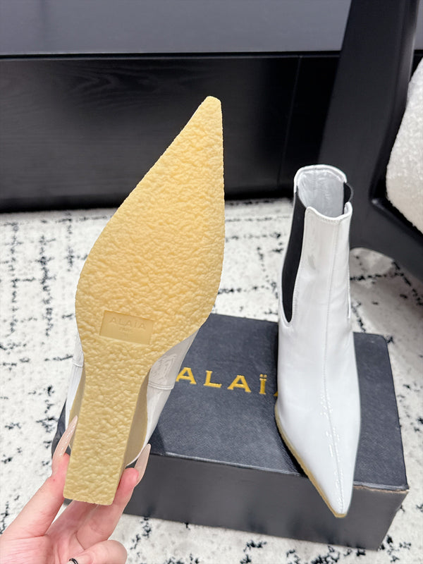 Alaia 26FW Pointed-Toe Chelsea Ankle Boots 9cm Cube Wedge Heel Patent Lether 197005