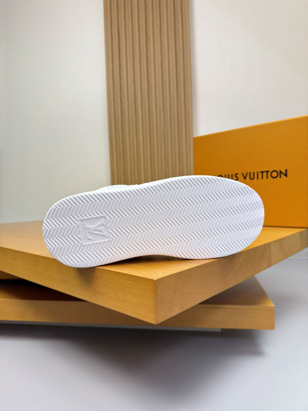 LV high-quality casual white sneakers 194599