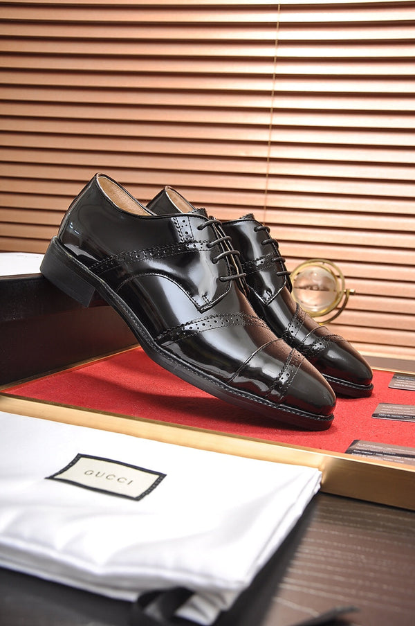 Scarpa elegante da uomo GG in pelle di vacchetta nera 499521