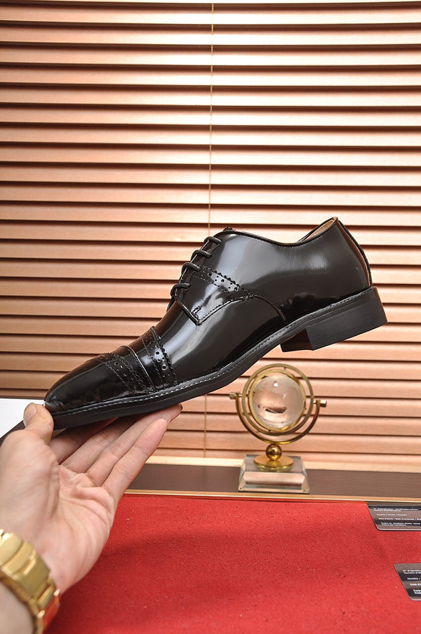 Scarpa elegante da uomo GG in pelle di vacchetta nera 499521