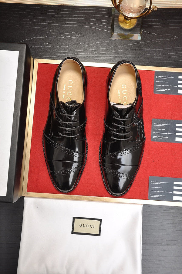 Scarpa elegante da uomo GG in pelle di vacchetta nera 499521