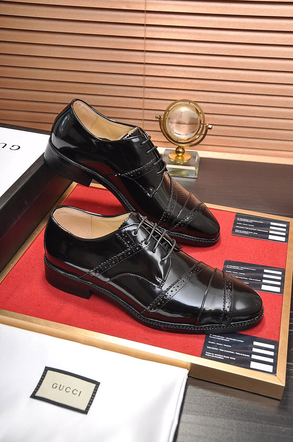 Scarpa elegante da uomo GG in pelle di vacchetta nera 499521