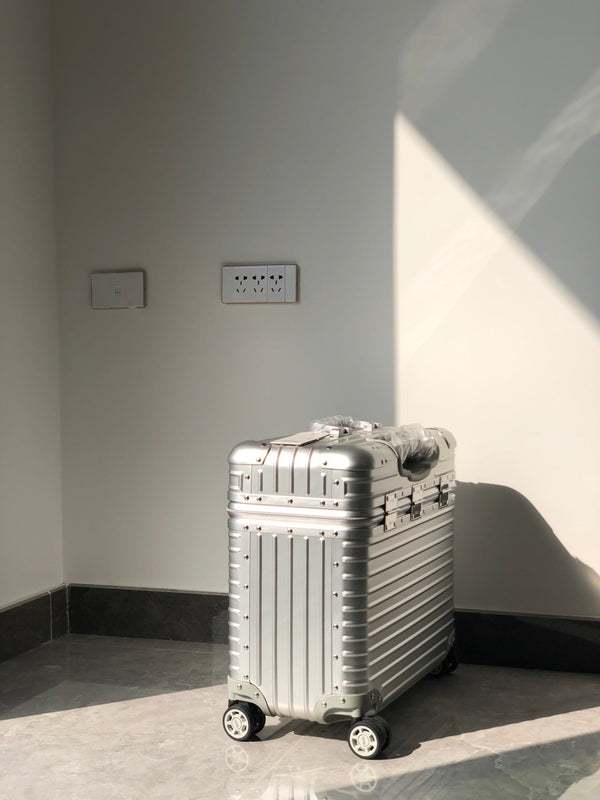 Rimowa 2025 Valise de voyage Aluminium Argent 273821