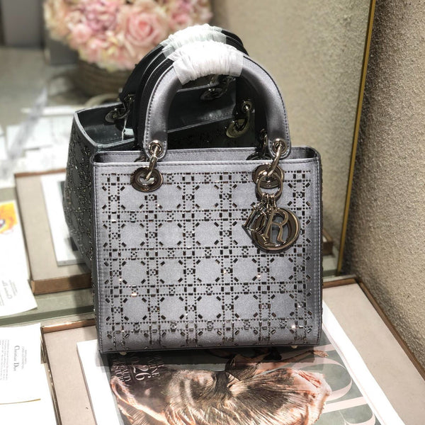 BORSA A MANO LADY 24 IN PELLE DI VITELLO GRIGIA CON RILIEVO DIAMANTE