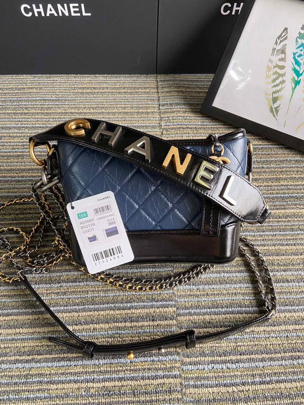 BORSA HOBO CC MEDIUM 20 IN PELLE DI VITELLO NERA E BLU EGEO CON TRACOLLA