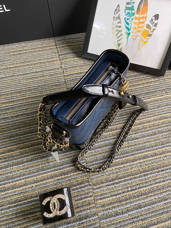 BORSA HOBO CC MEDIUM 20 IN PELLE DI VITELLO NERA E BLU EGEO CON TRACOLLA