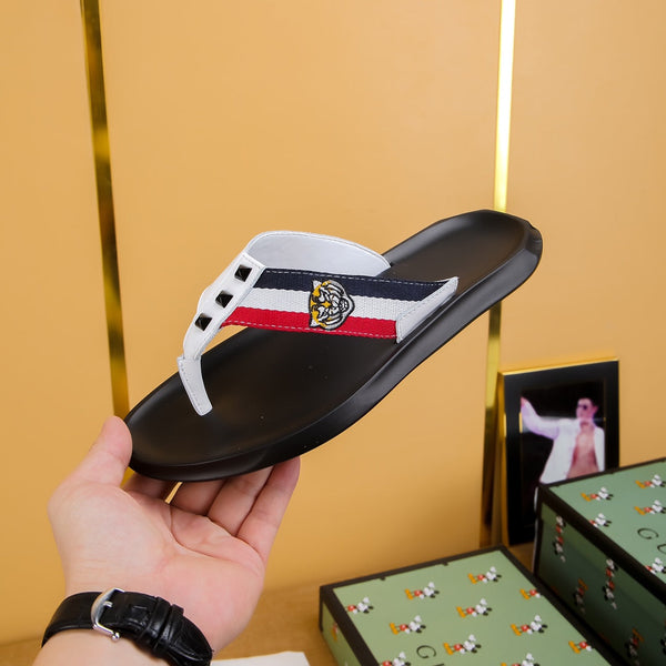 Sandali infradito da uomo GG in pelle di vacchetta bianca 587227
