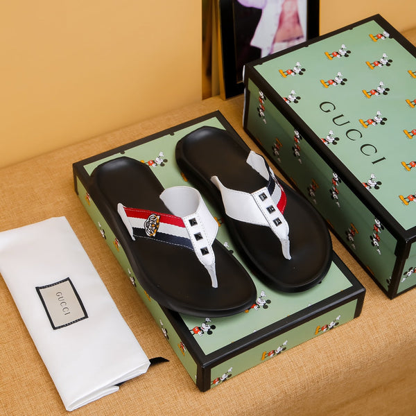 Sandali infradito da uomo GG in pelle di vacchetta bianca 587227