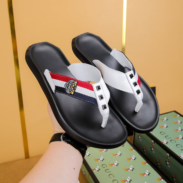 Sandali infradito da uomo GG in pelle di vacchetta bianca 587227