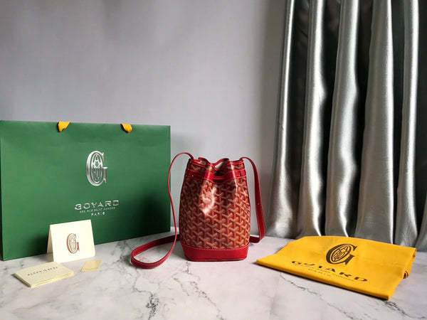 BORSA A SECCHIELLO PETIT FLOT 22 IN TELA GOYARDINE ROSSA CLASSICA E FINITURE IN PELLE DI AGNELLO