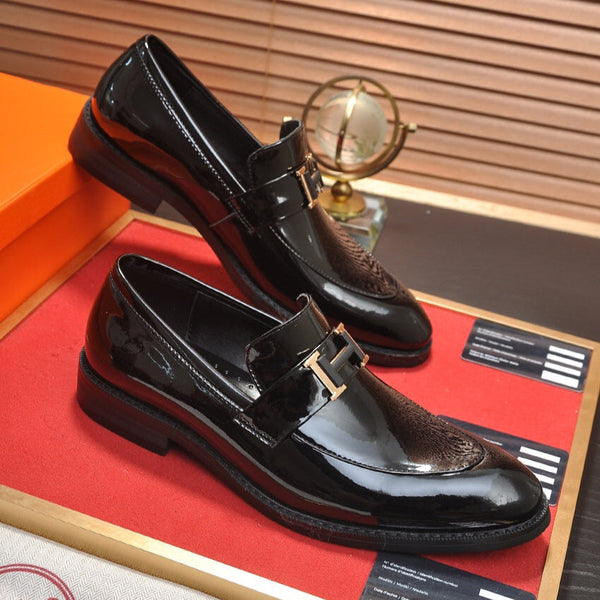 Mocassini da uomo HM in pelle verniciata nera 526110