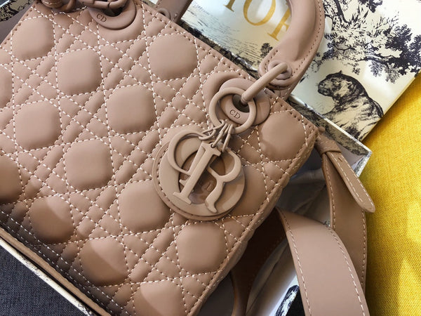 BORSA MEDIA LADY 20 IN PELLE DI VITELLO MARRONE CAMMELLO