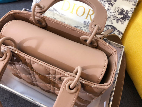 BORSA MEDIA LADY 20 IN PELLE DI VITELLO MARRONE CAMMELLO