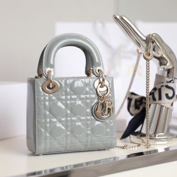 LADY 17 IN GRIGIO CON MOTIVO CANNAGE