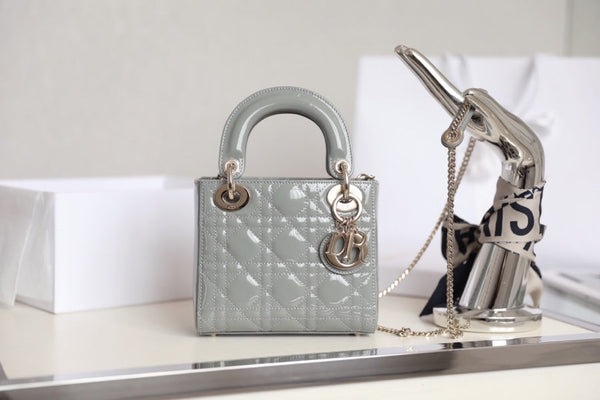 LADY 17 IN GRIGIO CON MOTIVO CANNAGE