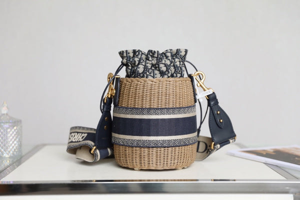BORSA A SECCHIELLO 19 IN JACQUARD OBLIQUO NERO E VIMINI BEIGE