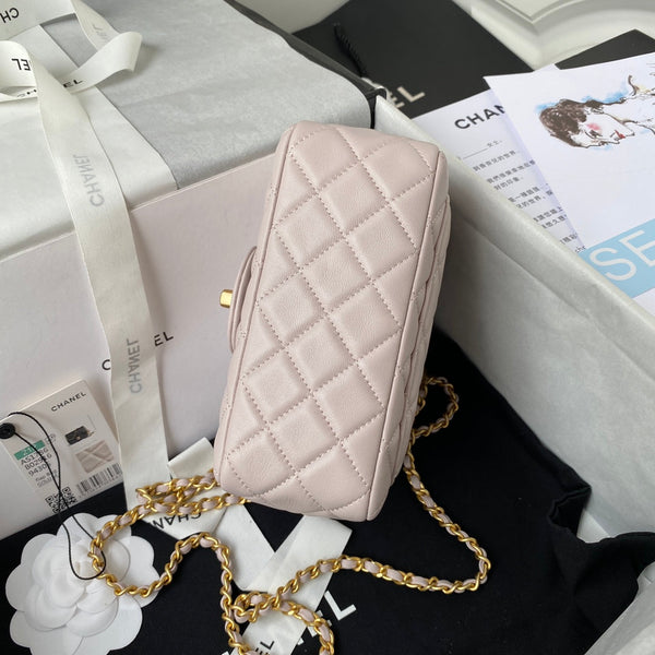 Borsa a patta classica mini 17 cm in pelle di agnello rosa pastello, finiture dorate