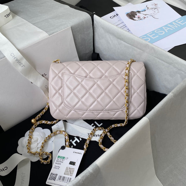 Borsa a patta classica mini da 20 cm in pelle di agnello rosa pastello, finiture dorate