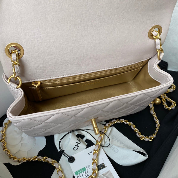 Borsa a patta classica mini da 20 cm in pelle di agnello rosa pastello, finiture dorate