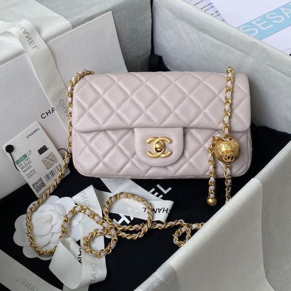 Borsa a patta classica mini da 20 cm in pelle di agnello rosa pastello, finiture dorate