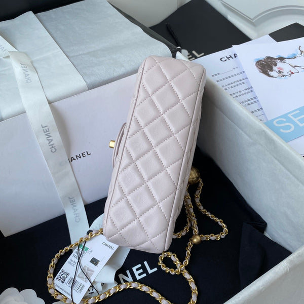 Borsa a patta classica mini da 20 cm in pelle di agnello rosa pastello, finiture dorate