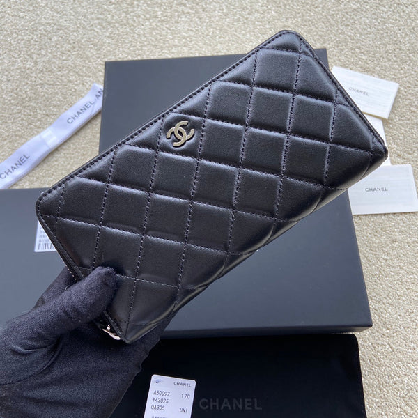 CC A50097 Classic Zipper Wallet Black Caviar Sliver Steel 229658