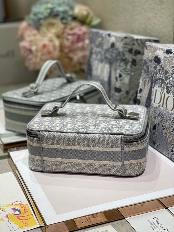 PICCOLO BORSA DA TOELETTATURA 24 IN JACQUARD OBLIQUE MONOGRAM GRIGIO CHIARO