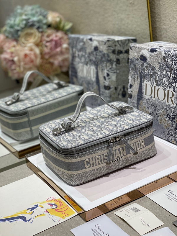 PICCOLO BORSA DA TOELETTATURA 24 IN JACQUARD OBLIQUE MONOGRAM GRIGIO CHIARO