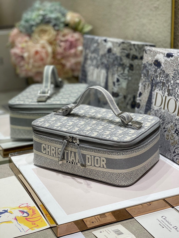 PICCOLO BORSA DA TOELETTATURA 24 IN JACQUARD OBLIQUE MONOGRAM GRIGIO CHIARO