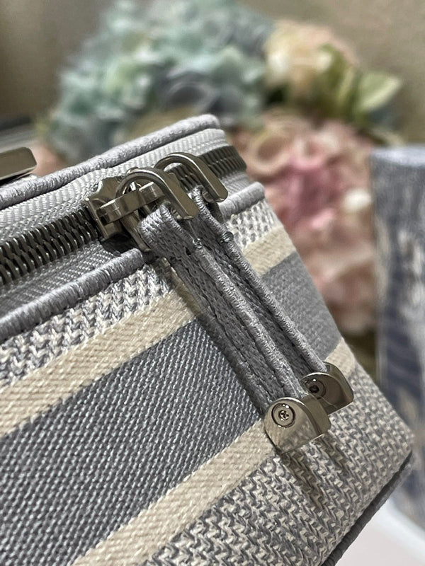 PICCOLO BORSA DA TOELETTATURA 24 IN JACQUARD OBLIQUE MONOGRAM GRIGIO CHIARO