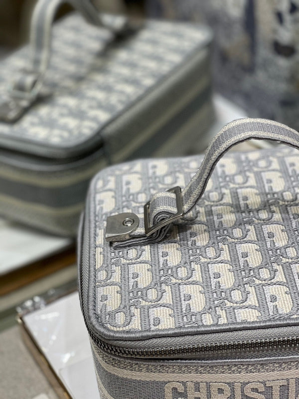 PICCOLO BORSA DA TOELETTATURA 24 IN JACQUARD OBLIQUE MONOGRAM GRIGIO CHIARO