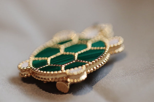 VCA Brooch 02