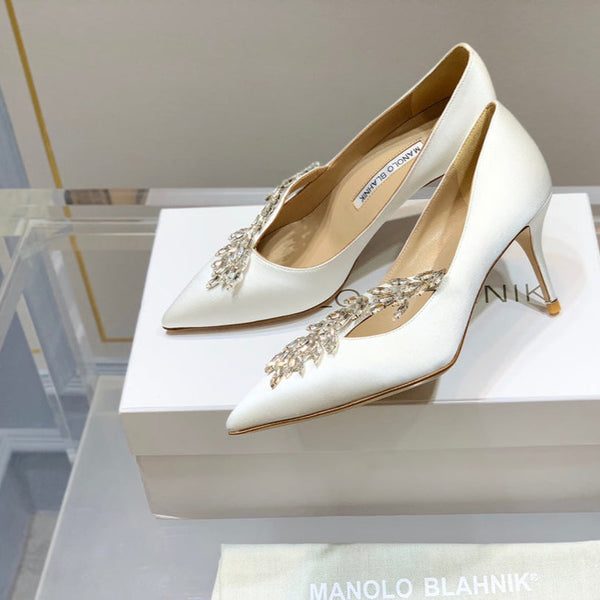 Manolo Wheat Ear Rhinestone High Heels Pumps White Silk Fabric 327453