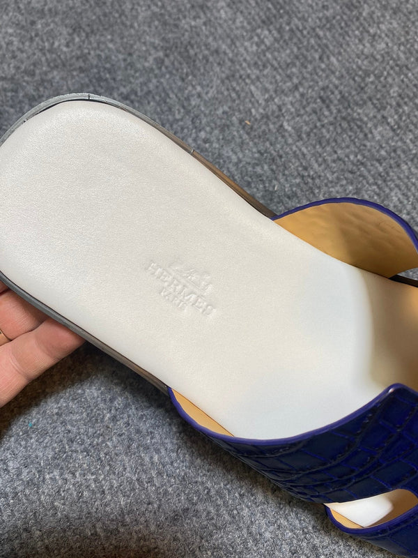HM IZMIR CROCODILE MOTIF SANDAL NAVY AND WHITE CALFSKIN