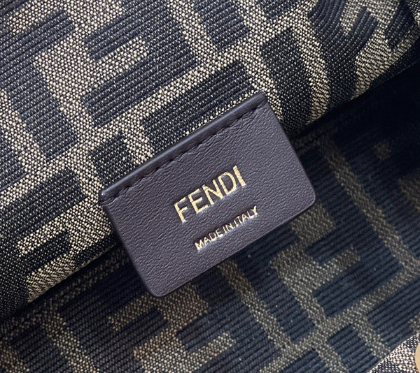FENDI FIRST SMALL 26 EN DAIM COLORÉ ET CUIR DE VEAU AVEC ACCESSOIRES EN MÉTAL DORÉ