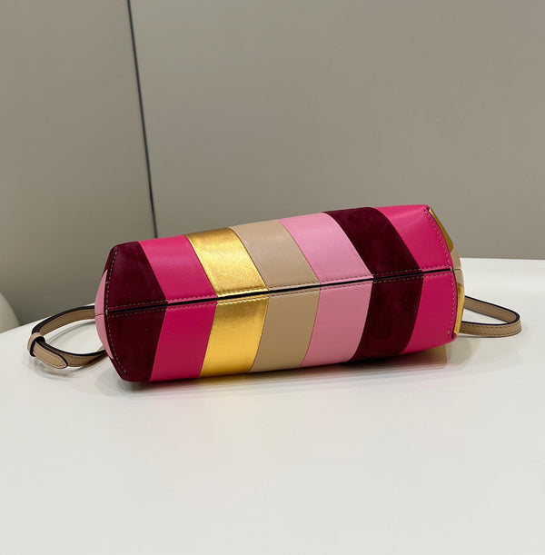 FENDI FIRST SMALL 26 EN DAIM COLORÉ ET CUIR DE VEAU AVEC ACCESSOIRES EN MÉTAL DORÉ