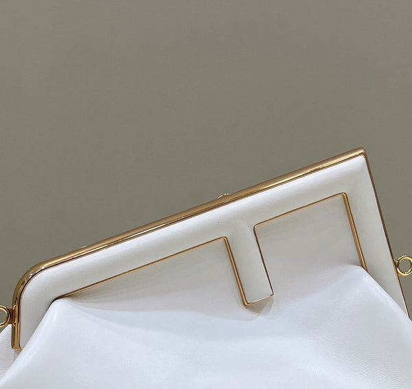 BORSA FENDI FIRST SMALL 32 IN PELLE NAPPA BIANCA CON FERRAMENTA ORO