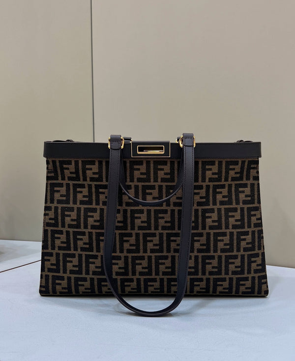 BORSA FENDI TOTE 41 IN TELA MONOGRAMMA MARRONE MIX NERO E FERRAMENTA ORO