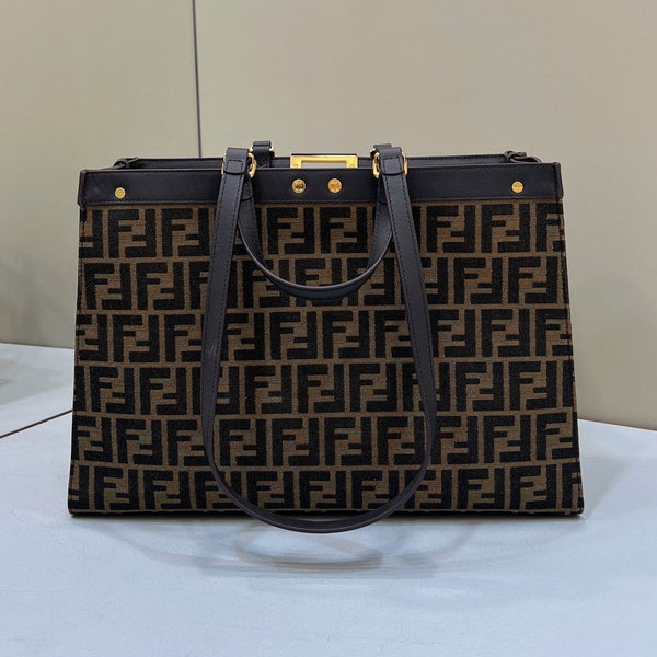 BORSA FENDI TOTE 41 IN TELA MONOGRAMMA MARRONE MIX NERO E FERRAMENTA ORO
