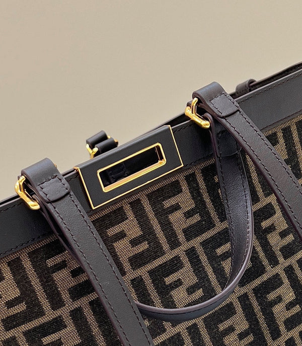 BORSA FENDI TOTE 41 IN TELA MONOGRAMMA MARRONE MIX NERO E FERRAMENTA ORO
