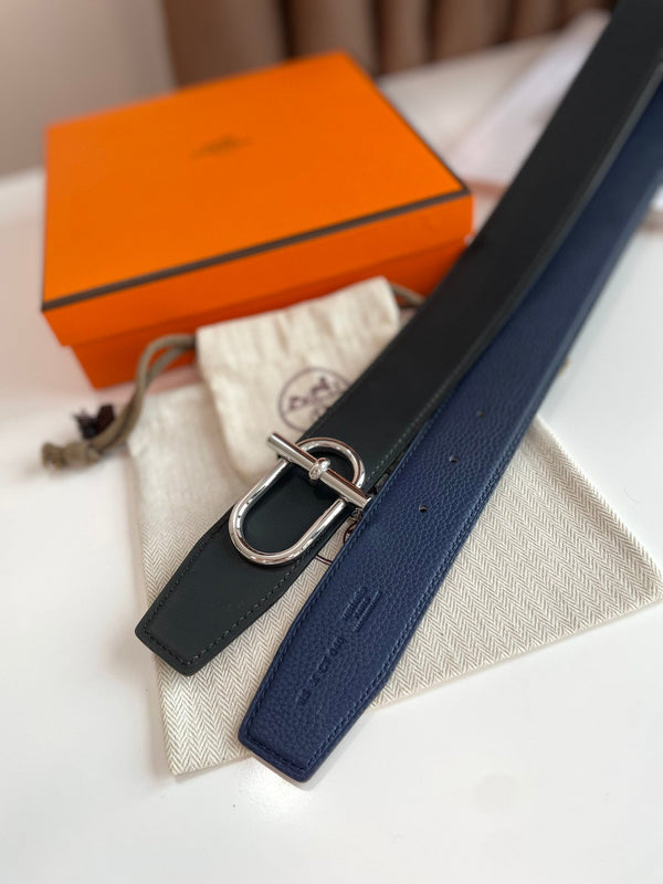 CINTURA HM ITHAQUE CON FIBBIA IN ARGENTO E CINTURINO REVERSIBILE IN PELLE BLU NAVY E NERO 38 MM