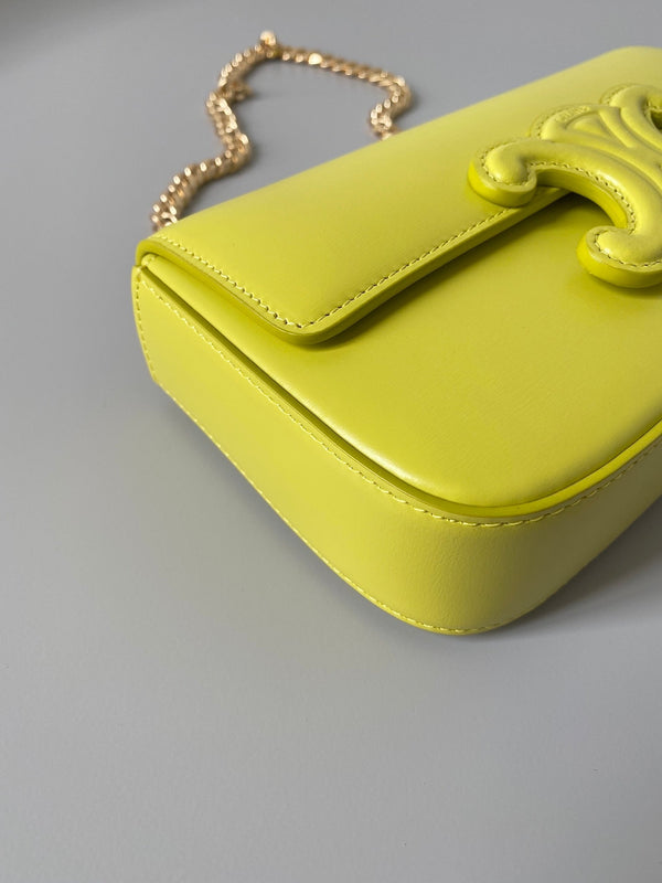 BORSA A SCHIENA CON 20 CATENE IN RILIEVO IN PELLE DI VITELLO GIALLO CHARTREUSE