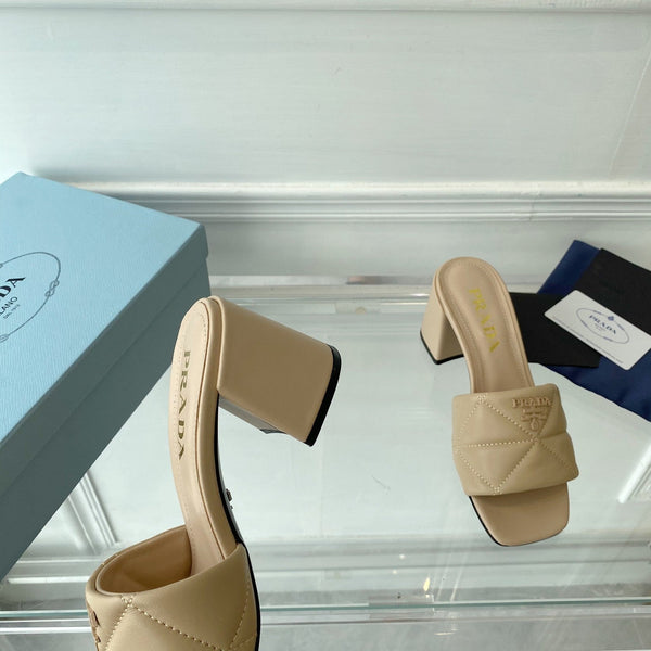 Sandalo con tacco Pra 65 suola quadrata in pelle beige trapuntata