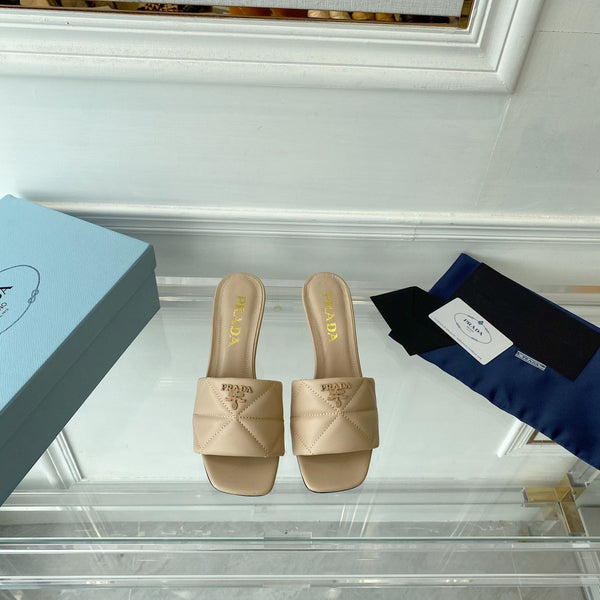 Sandalo con tacco Pra 65 suola a punta in pelle beige trapuntata