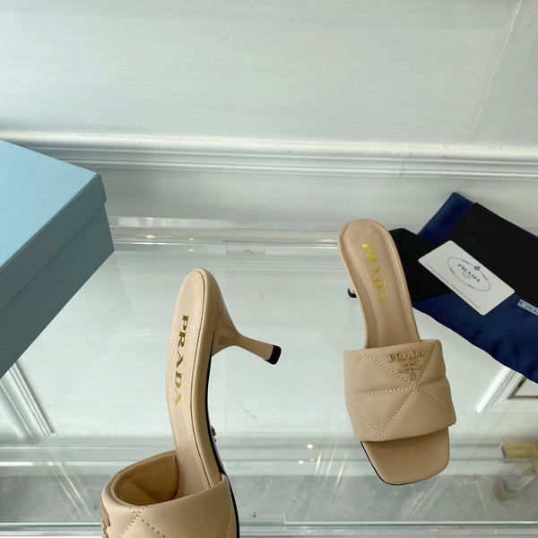 Sandalo con tacco Pra 65 suola a punta in pelle beige trapuntata