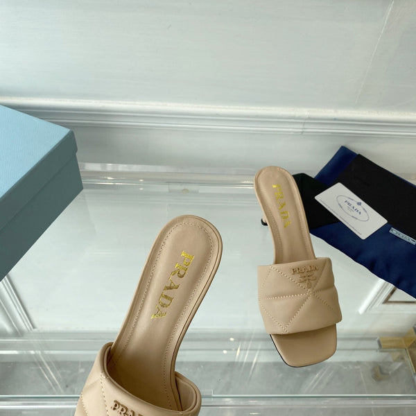 Sandalo con tacco Pra 65 suola a punta in pelle beige trapuntata