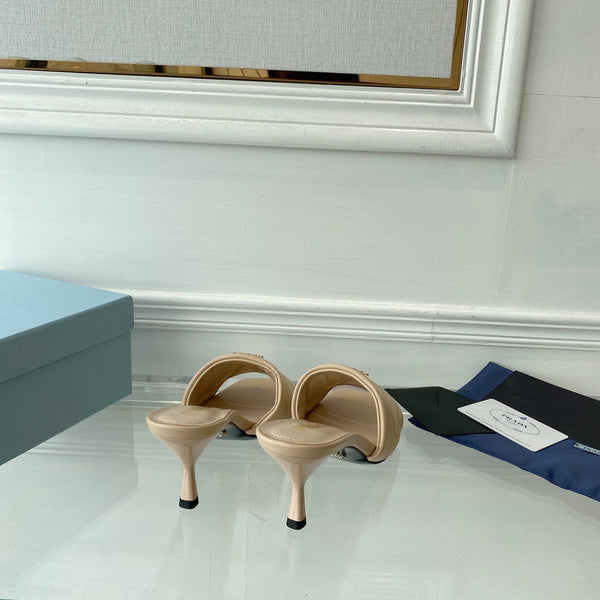 Sandalo con tacco Pra 65 suola a punta in pelle beige trapuntata