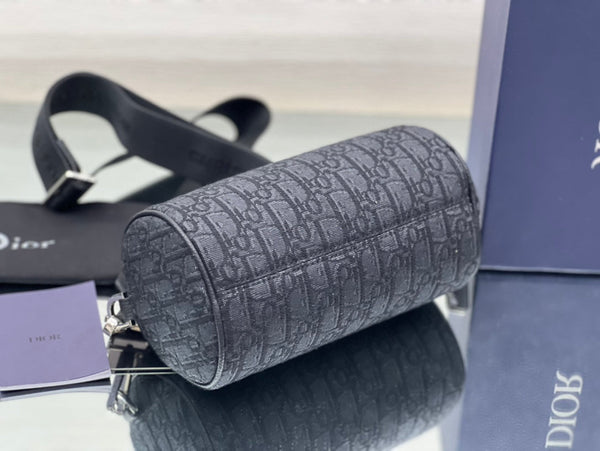 ROUND BUCKET 21 BAG IN BLACK OBLIQUE JACQUARD