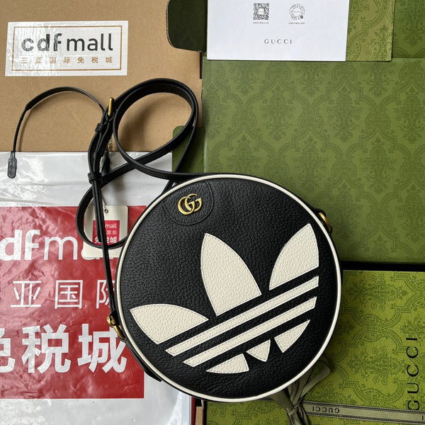 BORSA A TRACOLLA GGxADIDAS OPHIDIA 22 IN PELLE DI VITELLO NERA E BIANCA