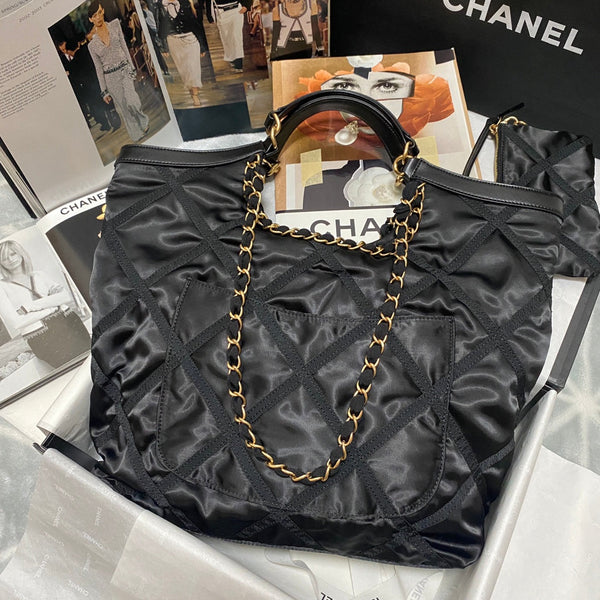 TOTE BAG 42 IN BLACK NYLON GOLD HARDWARE